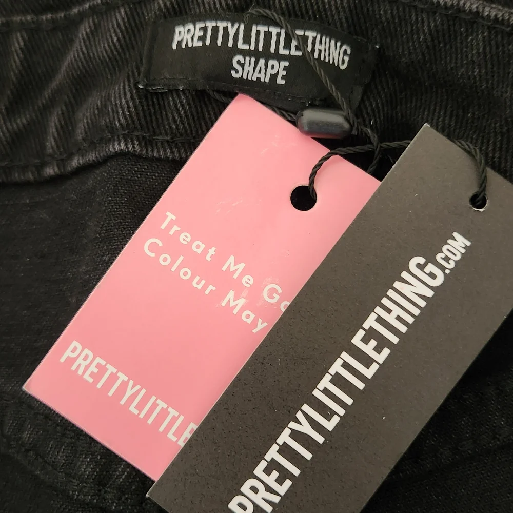 PrettyLittleThing Black Denim Cargo Mini Skirt Size 10 NWT - Picture 7 of 8